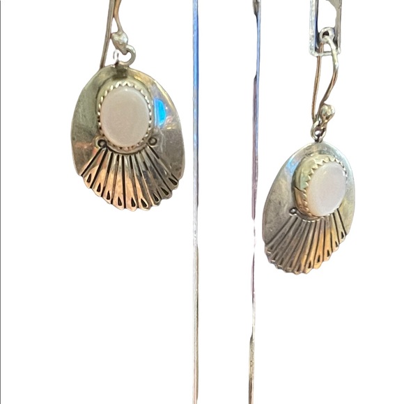 Silver Alpaca MEXICO MOP mother of pearl feather dangle earrings - Picture 1 of 7